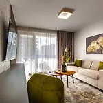 Urban Plaza Mountain View Alpine Escape Apartment Brasov