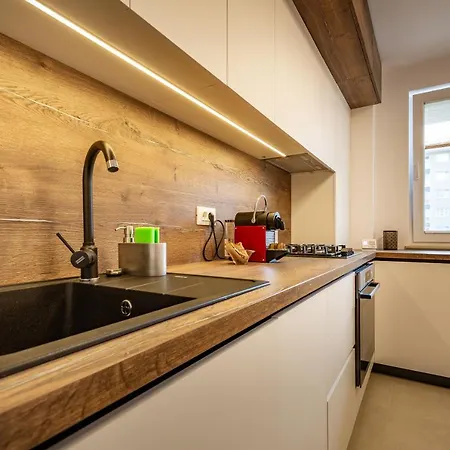 Urban Plaza Alpine Escape With Free Parking, Balcony, Washer & Dryer Διαμέρισμα