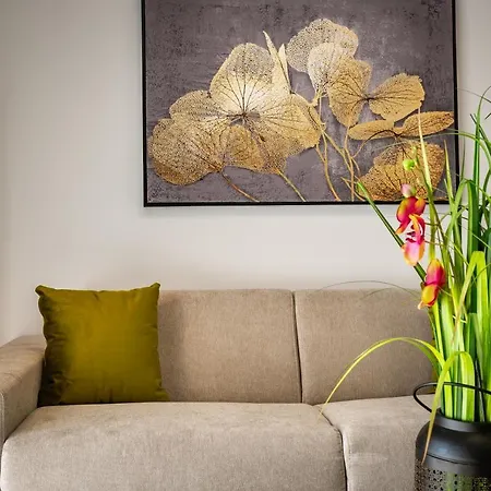 Urban Plaza Alpine Escape With Free Parking, Balcony, Washer & Dryer *