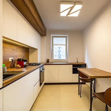 Urban Plaza Alpine Escape With Free Parking, Balcony, Washer & Dryer