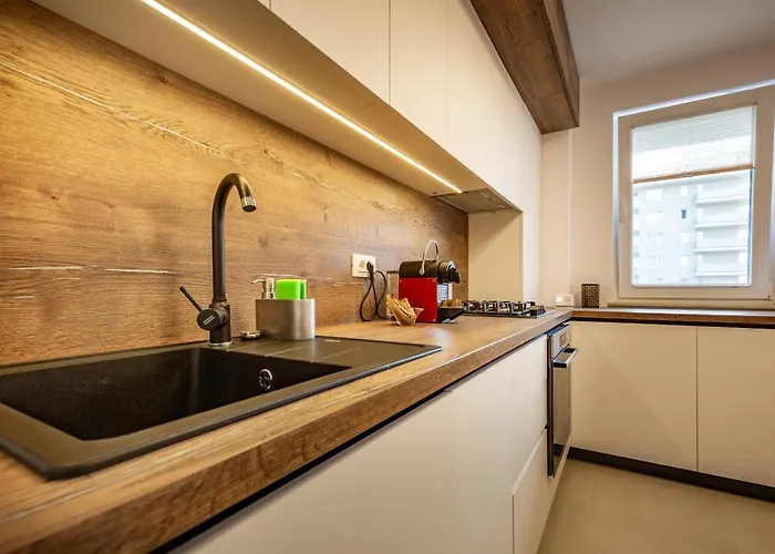 Urban Plaza Alpine Escape With Free Parking, Balcony, Washer & Dryer Apartment