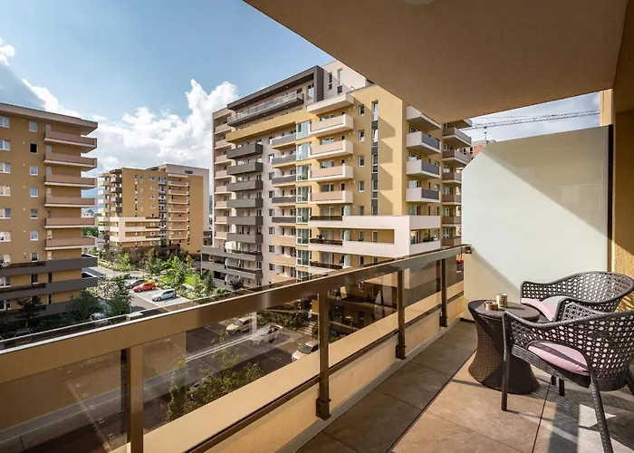 Urban Plaza Alpine Escape With Free Parking, Balcony, Washer & Dryer Μπρασόβ