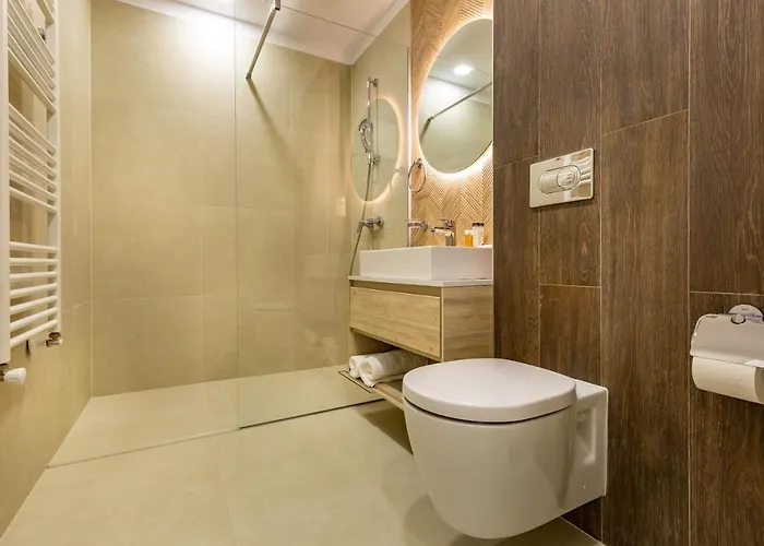 Apartment Urban Plaza Alpine Escape With Free Parking, Balcony, Washer & Dryer