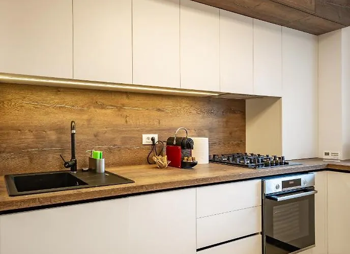 Urban Plaza Alpine Escape With Free Parking, Balcony, Washer & Dryer Διαμέρισμα