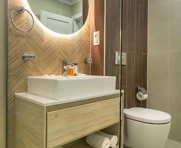 Apartment Urban Plaza Alpine Escape With Free Parking, Balcony, Washer & Dryer