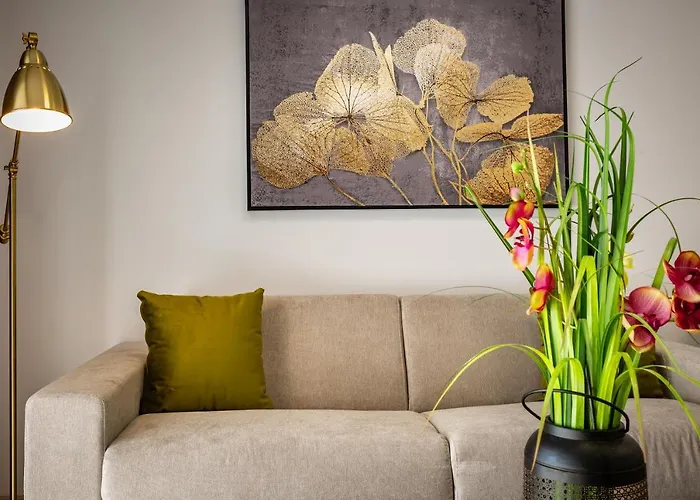 Urban Plaza Alpine Escape With Free Parking, Balcony, Washer & Dryer *