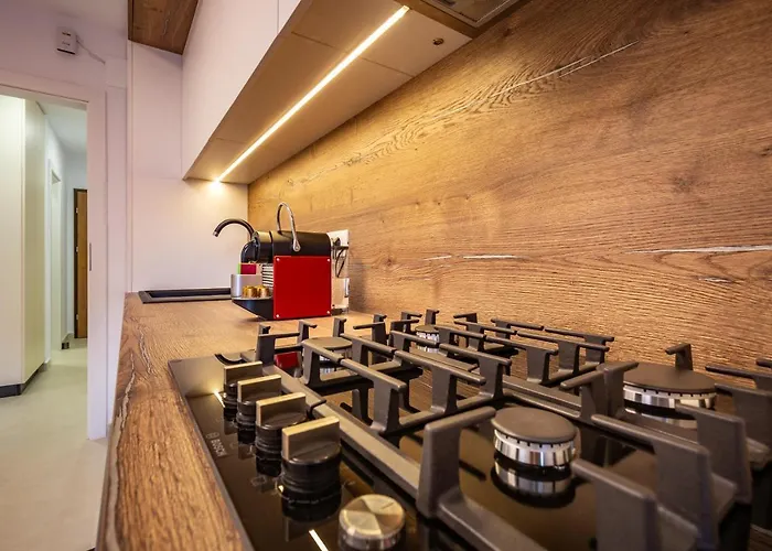 Διαμέρισμα Urban Plaza Alpine Escape With Free Parking, Balcony, Washer & Dryer *