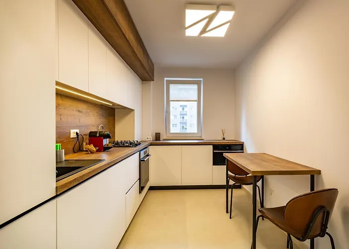 Urban Plaza Alpine Escape With Free Parking, Balcony, Washer & Dryer